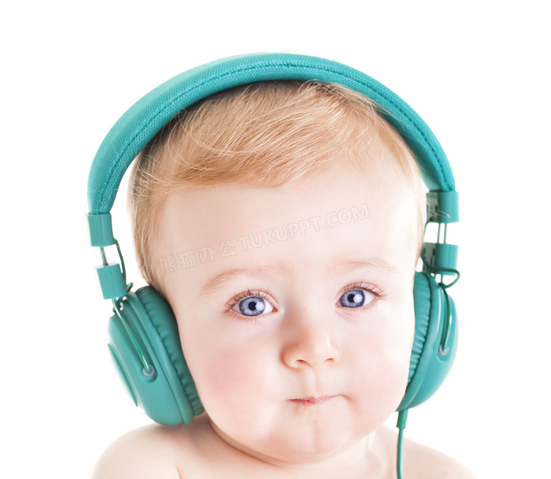 头上戴着耳机的小宝宝摄影高清图片