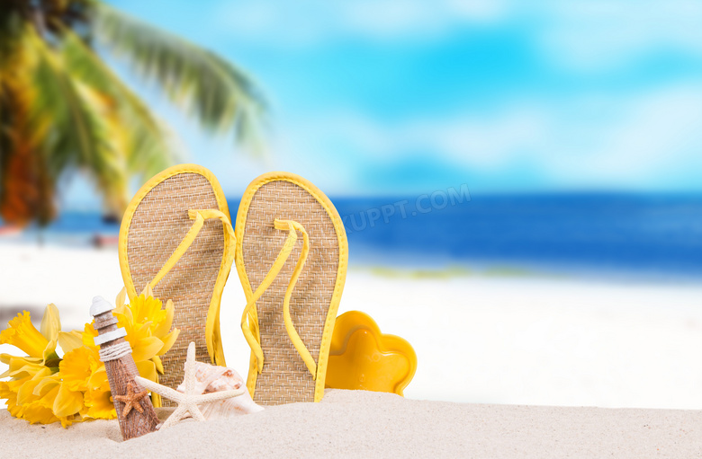 海边沙滩上的拖鞋特写摄影高清图片
