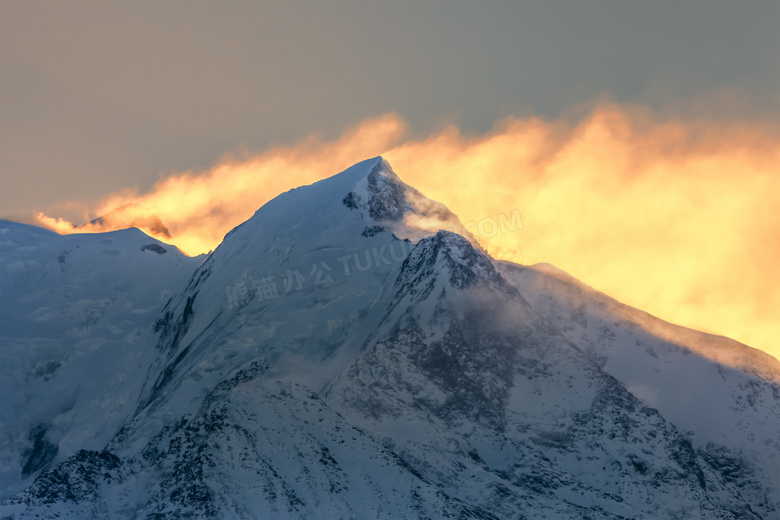 寒气逼人雪山自然风光摄影高清图片