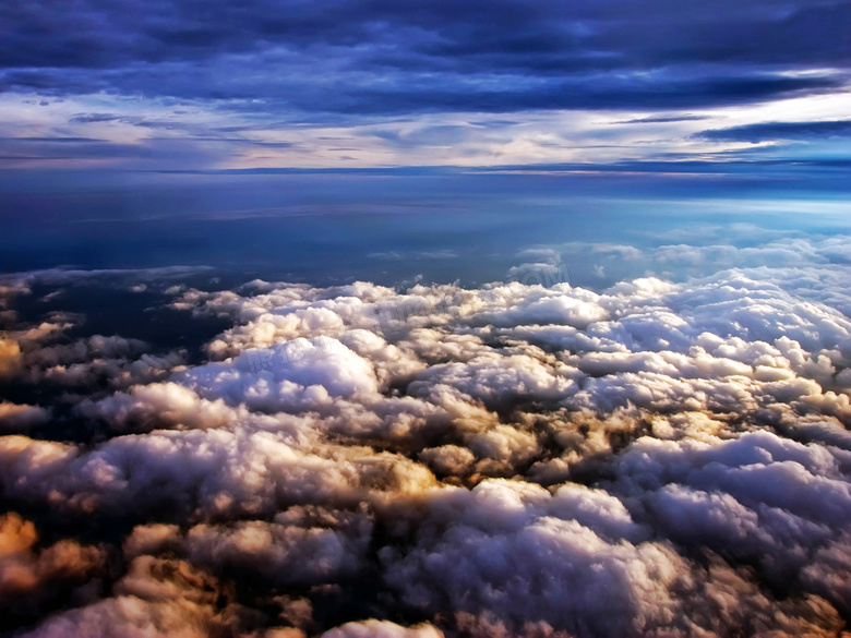 天空中俯瞰云朵云层美景摄影图片