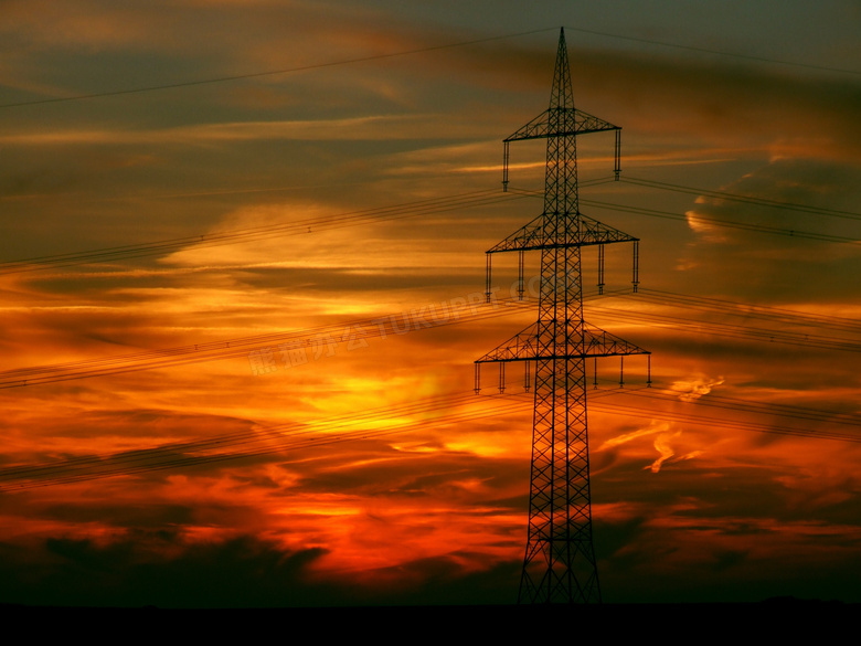 夕阳下的电线杆美景摄影图片