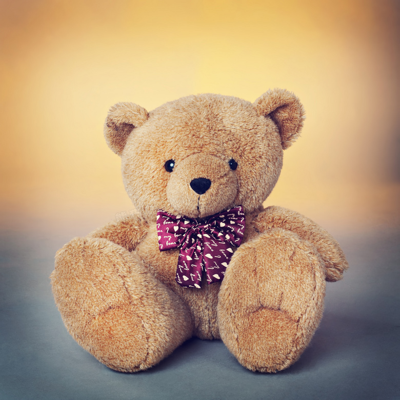 系着紫色领结的可爱泰迪熊高清图片