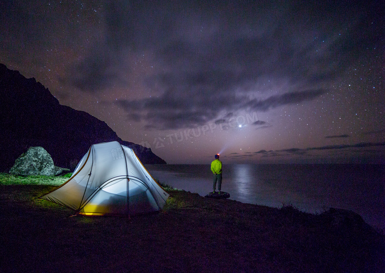 夜晚星空与露营小帐篷摄影高清图片
