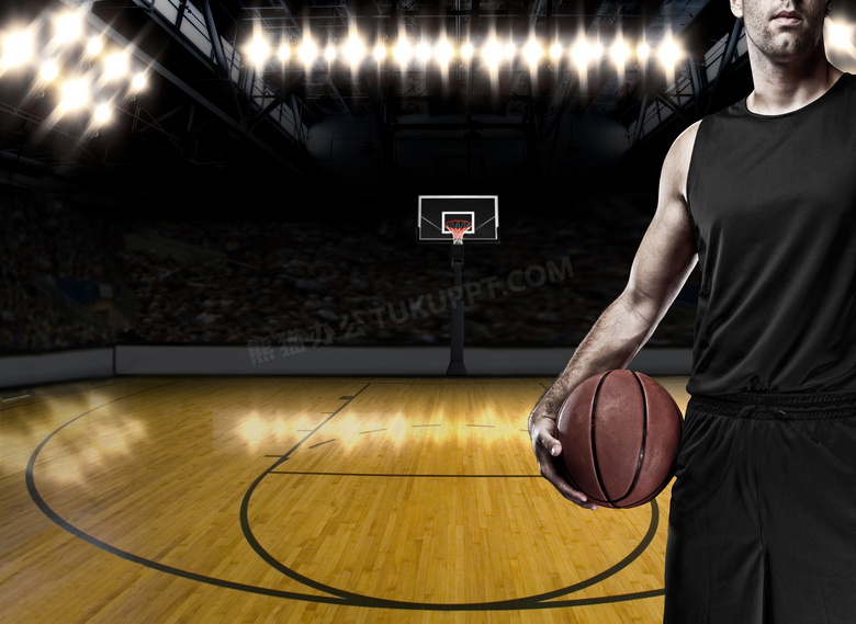 篮球场上的黑衣运动员摄影高清图片