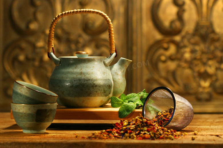 茶叶与瓷质的茶壶茶碗摄影高清图片