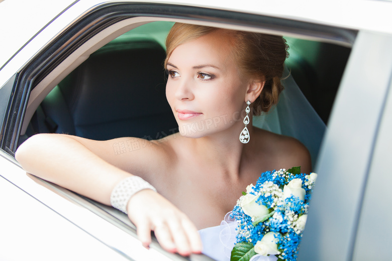 坐在婚车内的新娘人物摄影高清图片
