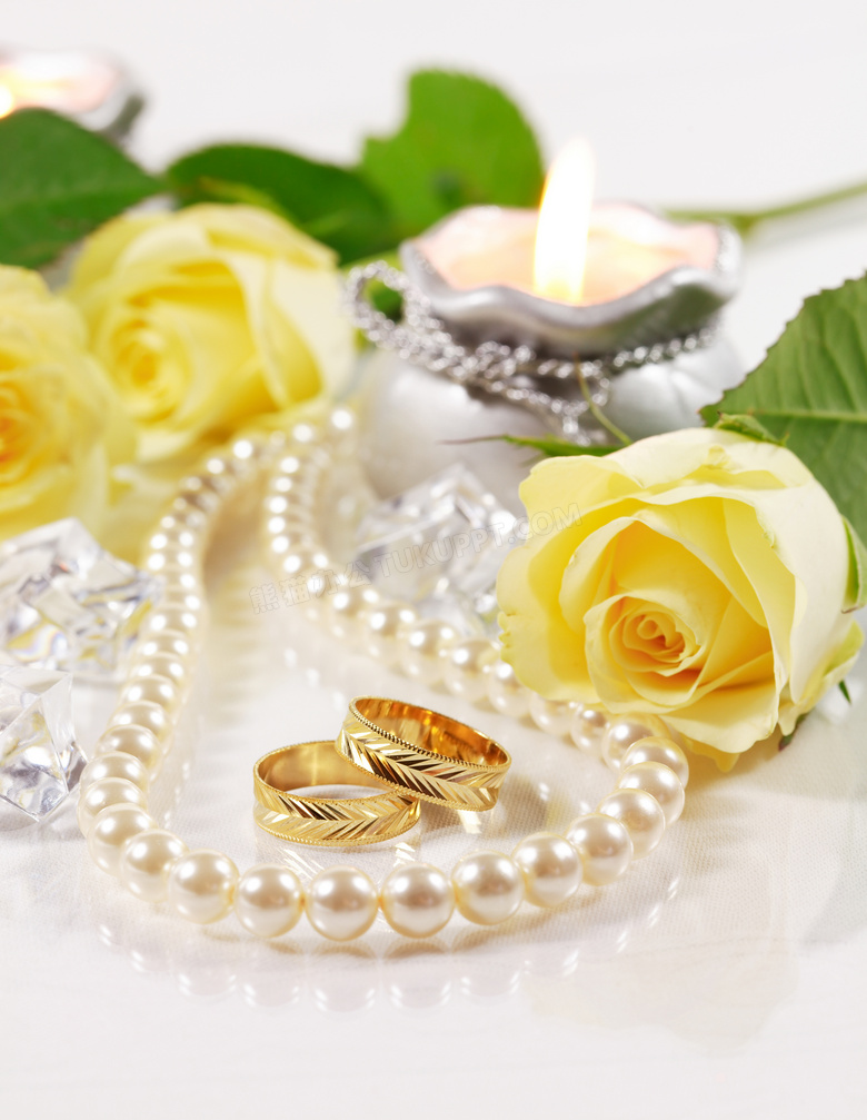 戒指玫瑰花与珍珠项链摄影高清图片