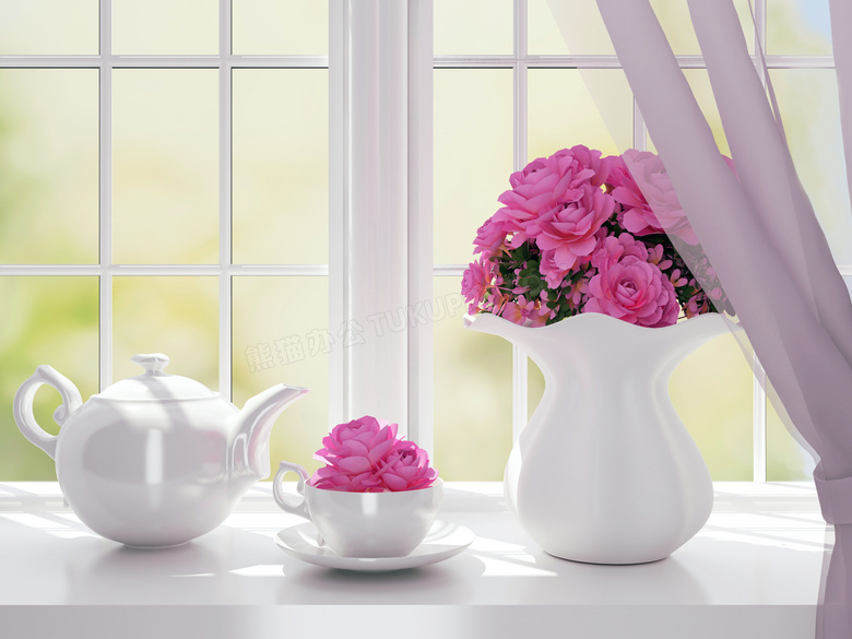 窗台上放着的杯盘与花瓶等高清图片