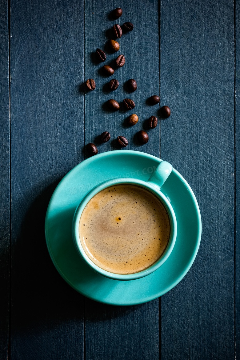 咖啡豆与青色咖啡杯子摄影高清图片