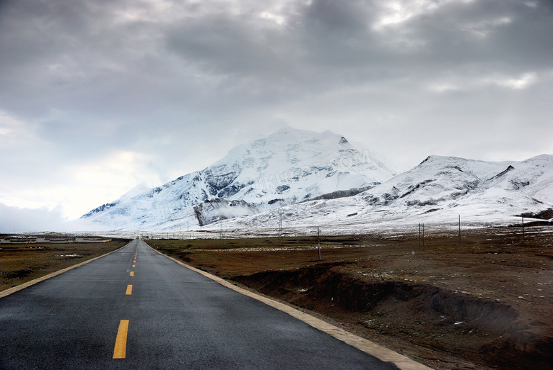 西藏美丽的雪山和公路摄影图片