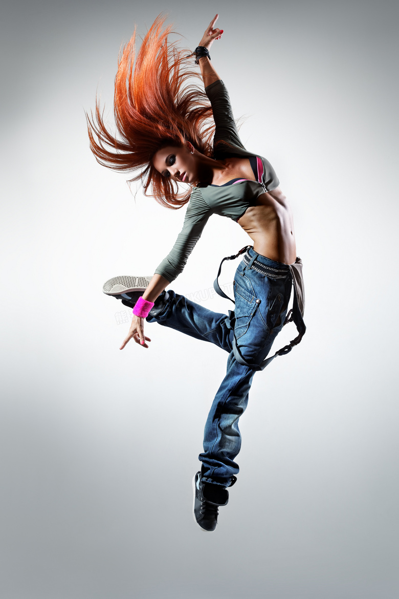 红发飘飘的动感女舞者摄影高清图片