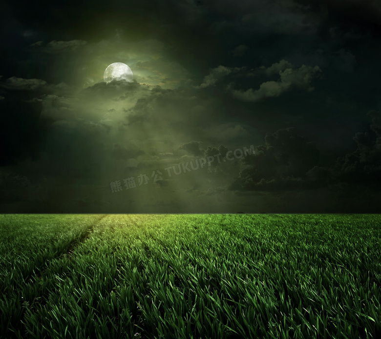 云后的月亮与草地月光摄影高清图片