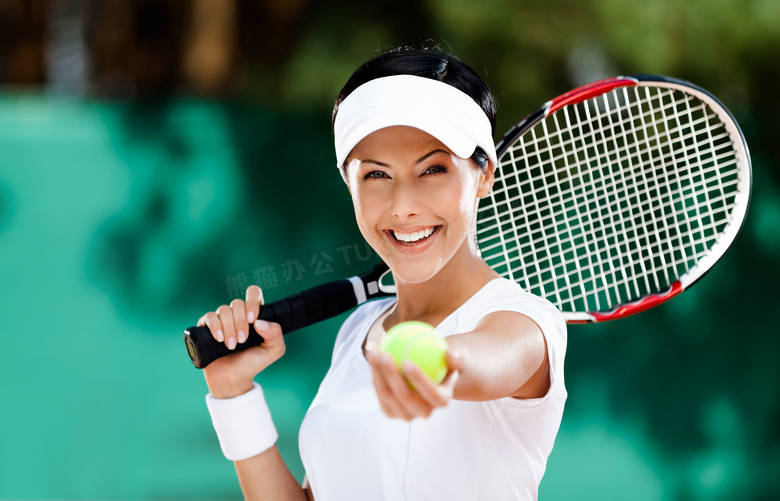 扛球拍拿球的网球美女摄影高清图片