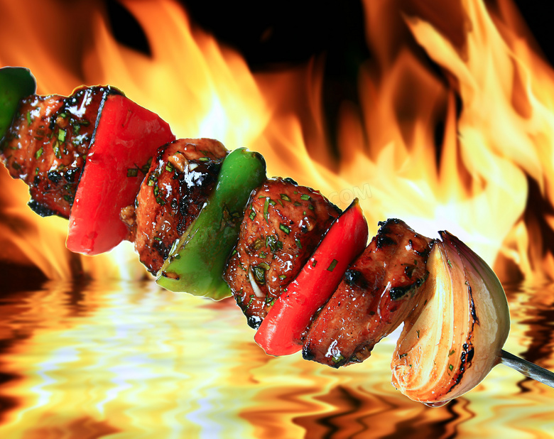成串的肉和蔬菜烧烤摄影高清图片