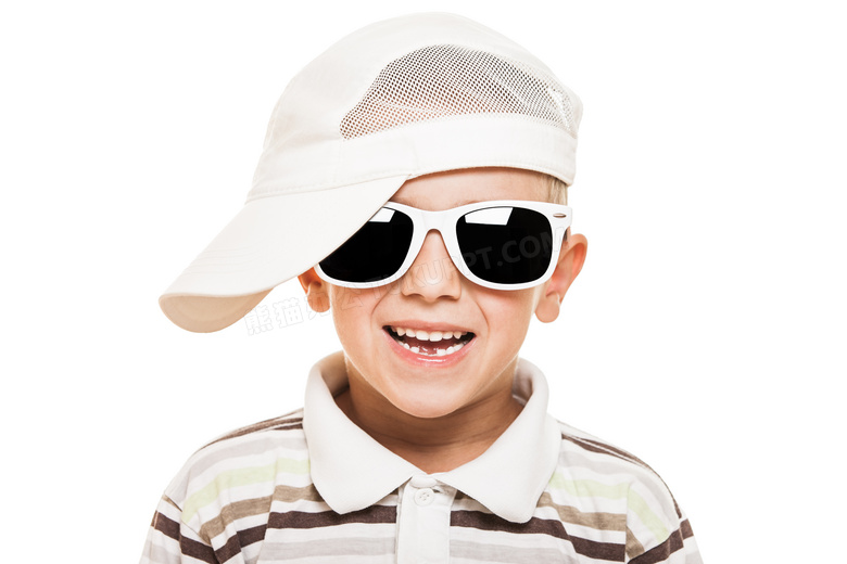 戴帽子与墨镜的小男孩摄影高清图片