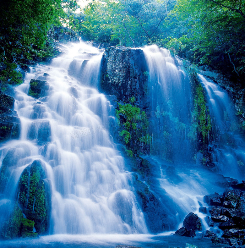 山间的瀑布自然美景摄影高清图片