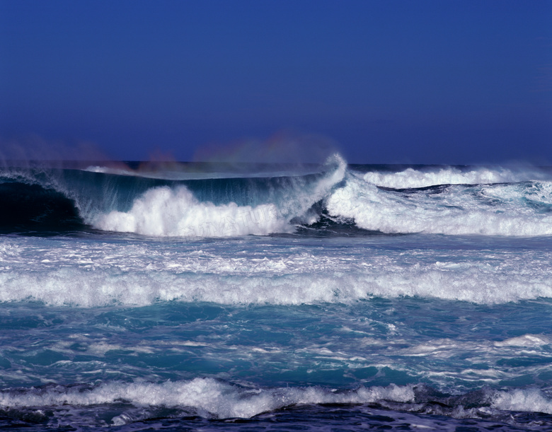 波涛汹涌的大海浪花摄影高清图片