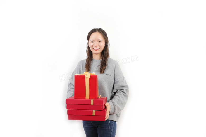 春节手拿红色礼物盒的女性