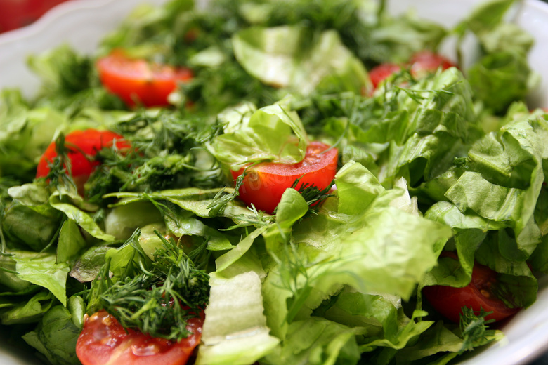 西红柿生菜蔬菜沙拉高清摄影图片