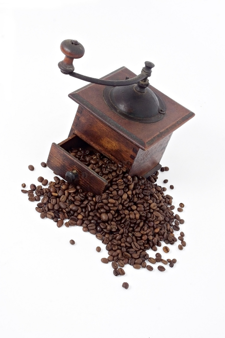 木制手摇咖啡磨豆机高清摄影图片