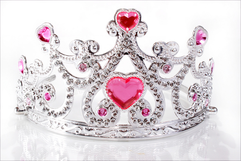 镶嵌珠宝钻石的公主冠冕高清摄影图片