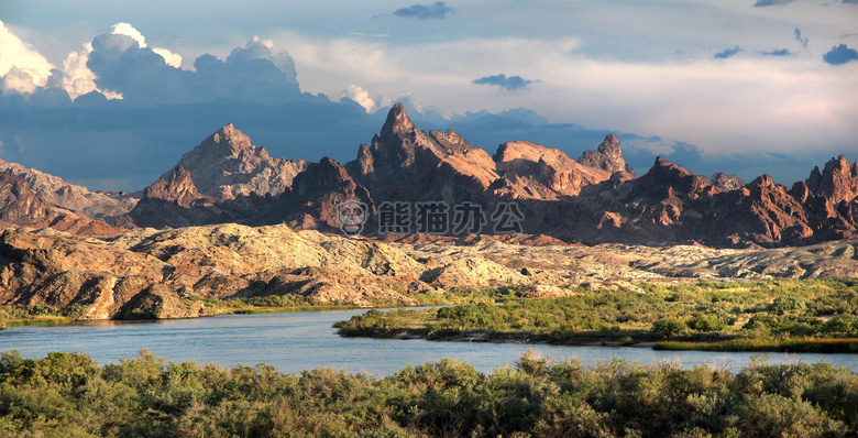 黎明 日光 小山