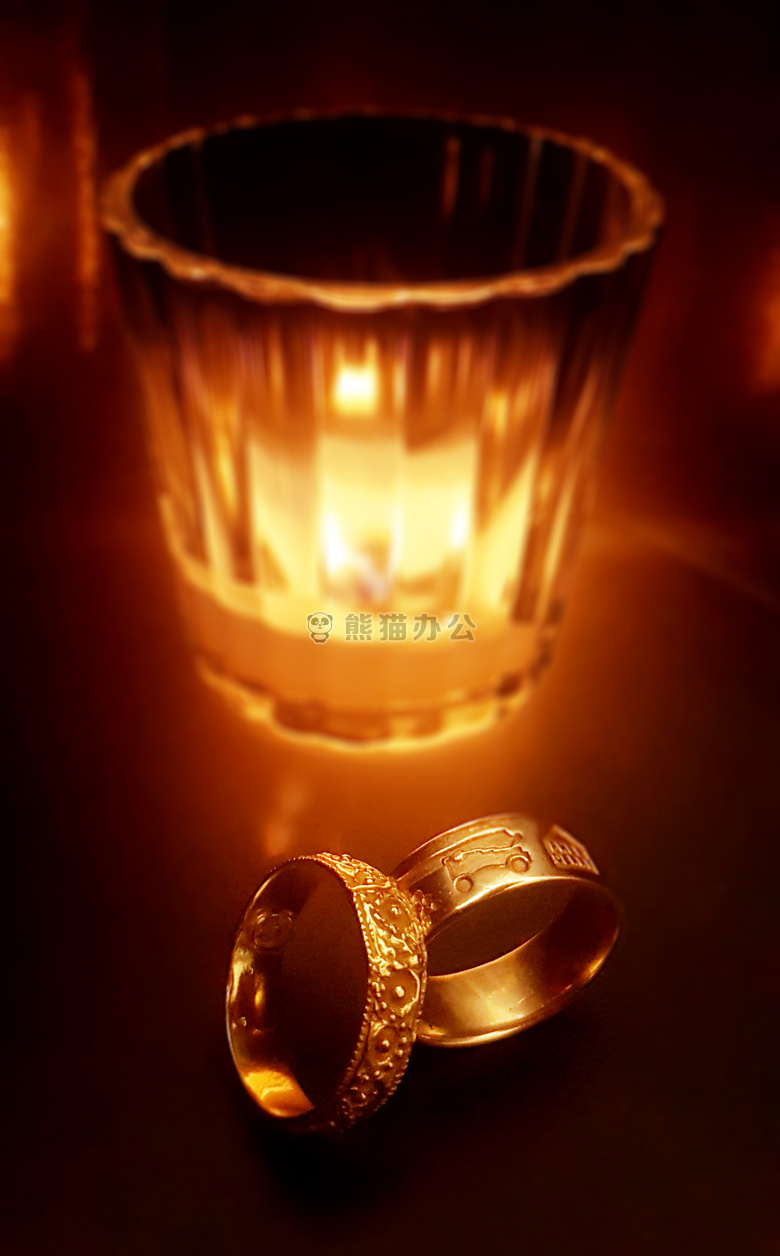 明亮的 烧 蜡烛