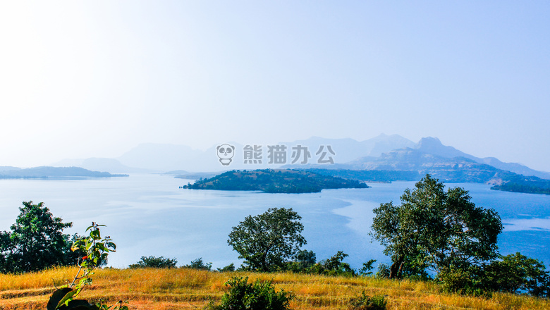 美丽的 蓝色 山