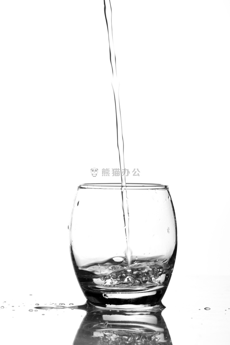 清楚的 喝 玻璃