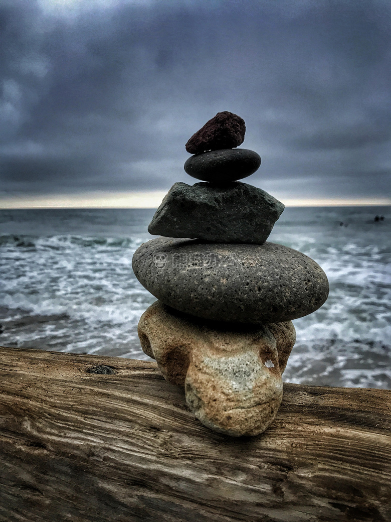 平衡 海滩 巨石