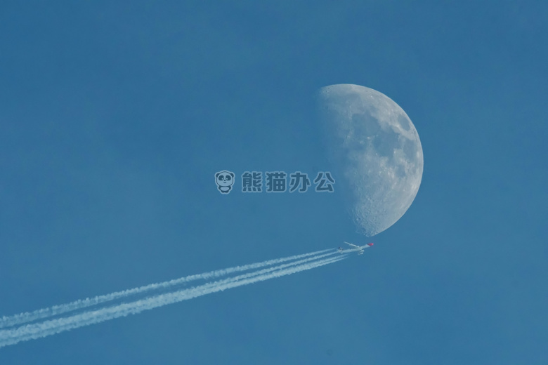 飞机 一半 月亮