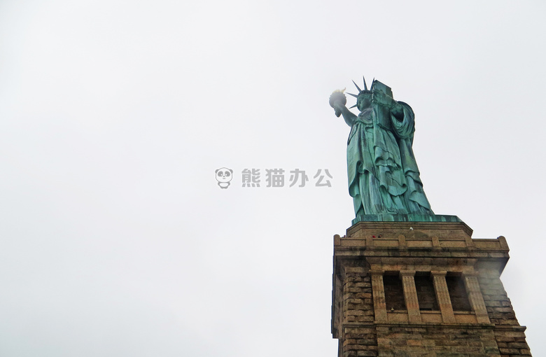 城市 多云的 巨大的