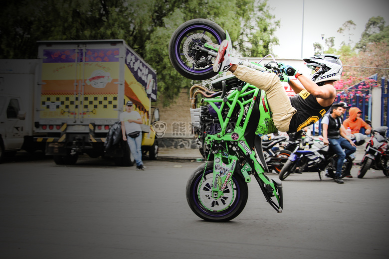 约押 川崎 摩托车