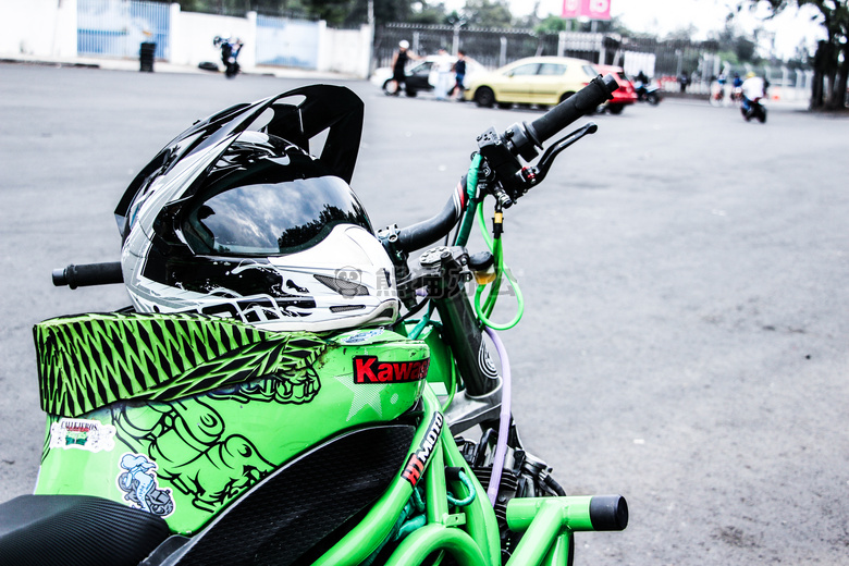 约押 川崎 摩托车