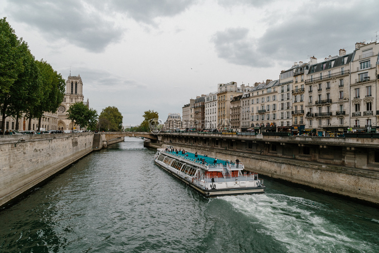 法国 巴黎 河