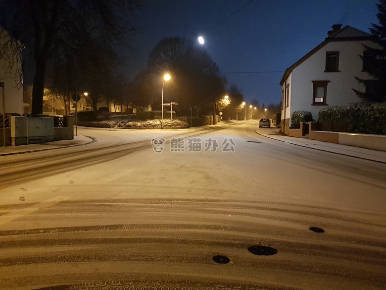 半晚乡村道路上的夜景