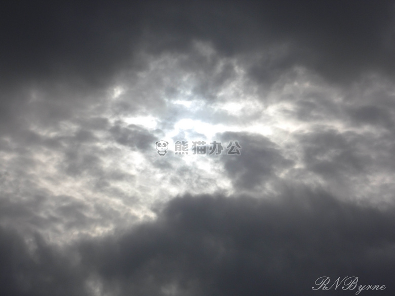 暴风雨的 康沃尔 天空