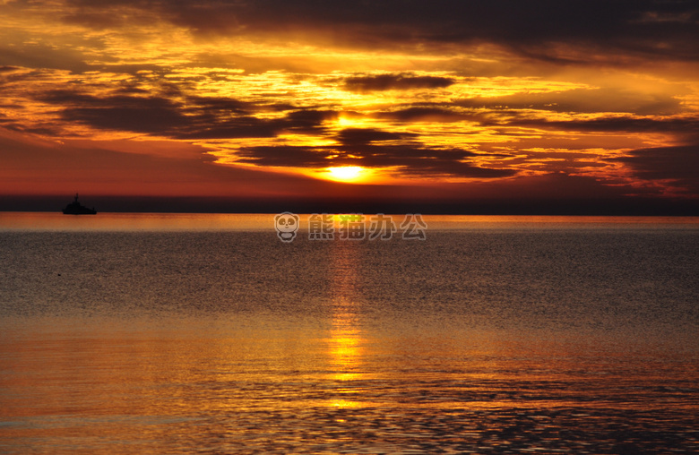 背光 云 戏剧性的