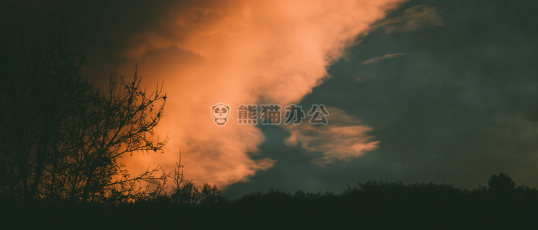 背光 云 黑暗的