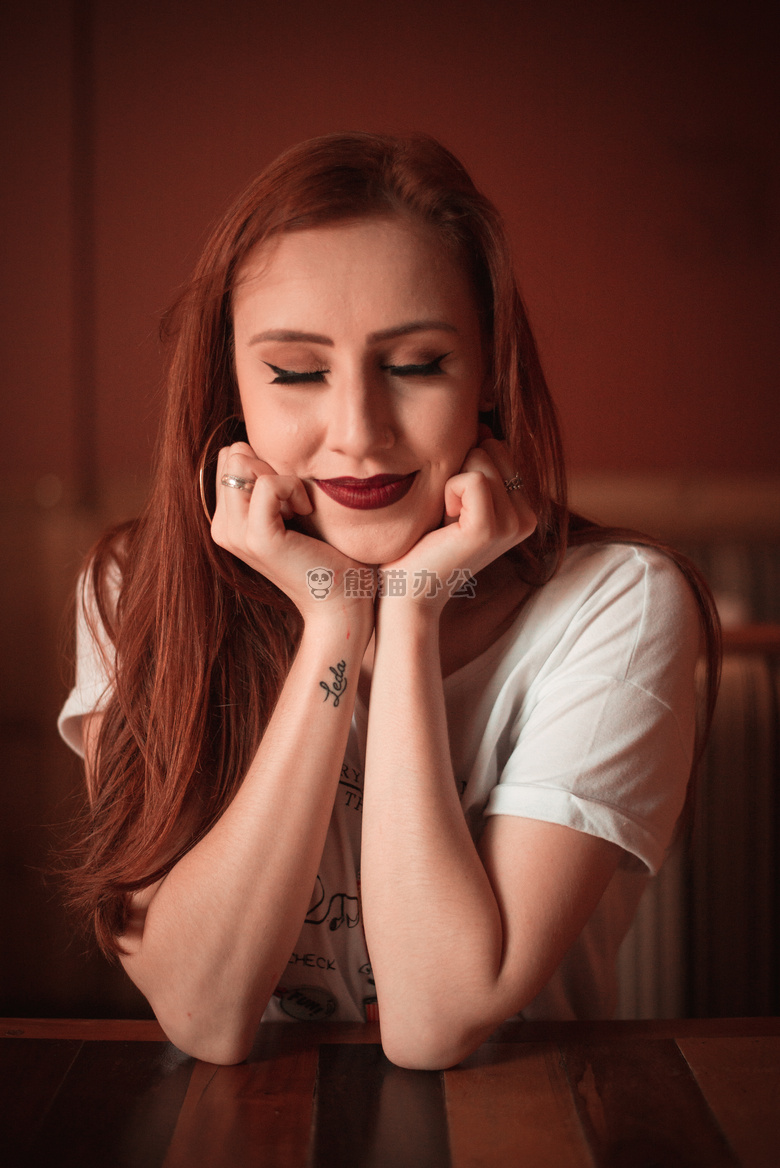 面对 时尚 女孩