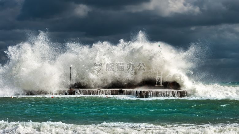 坏的 天气 海滩