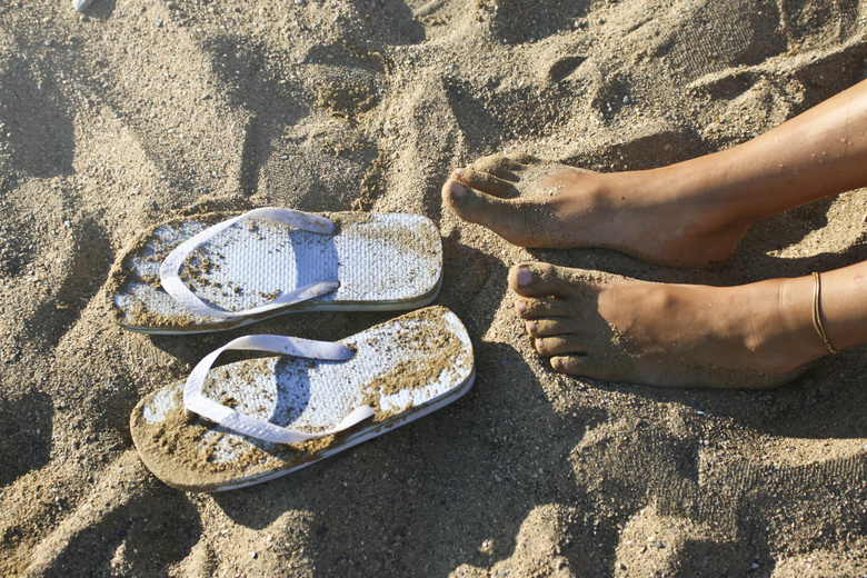 海滩 脚 人字拖鞋 