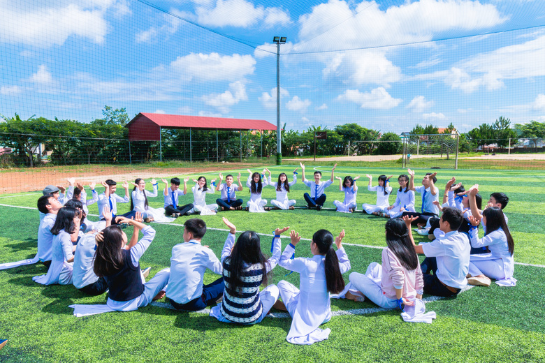 男孩 圆圈 日光 