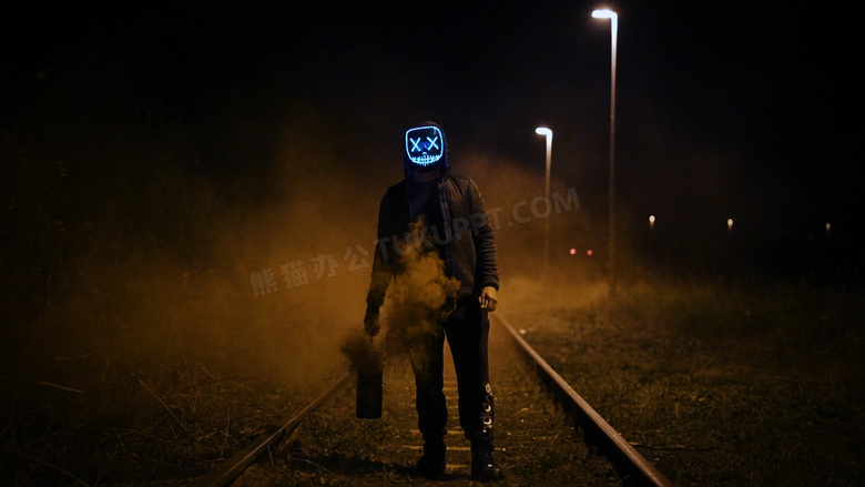 令人毛骨悚然的 黑暗的 雾 