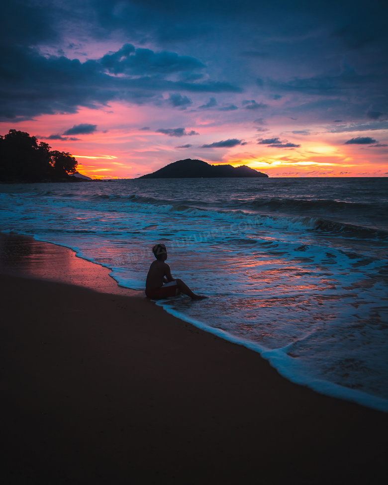 余辉 海滩 男孩 