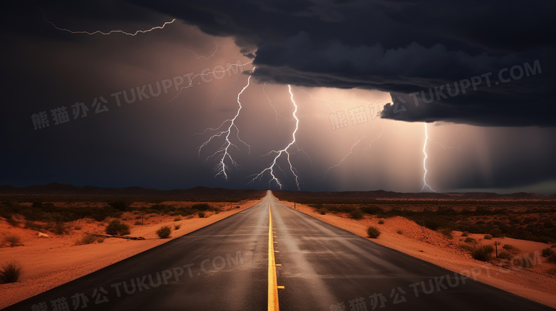 通往沙漠公路上暴雨前的黑云与闪电