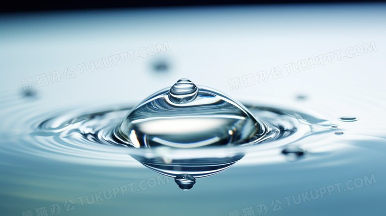 水面上的透明水滴气泡简约大气摄影图