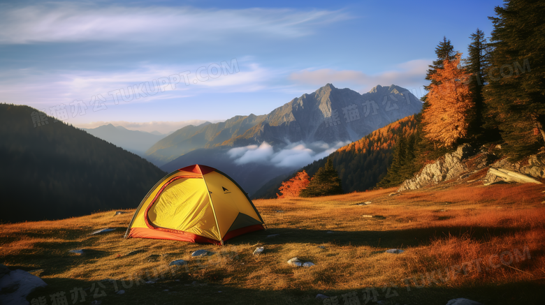 秋天金色山坡草地上搭帐篷露营美景摄影图