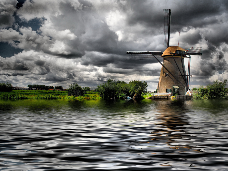荷兰风车湖泊图片