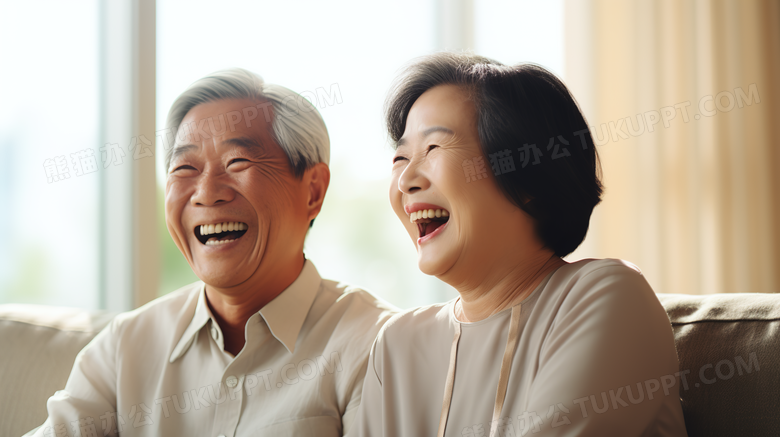 重阳节老年夫妻开心微笑摄影图